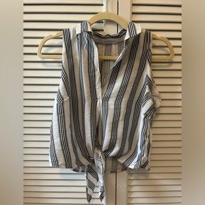 Vestique Sleeveless Black & White Blouse - Size Medium